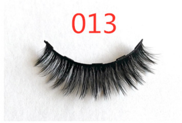 A Pair Of False Eyelashes With Magnets In Fashion - Image 5
